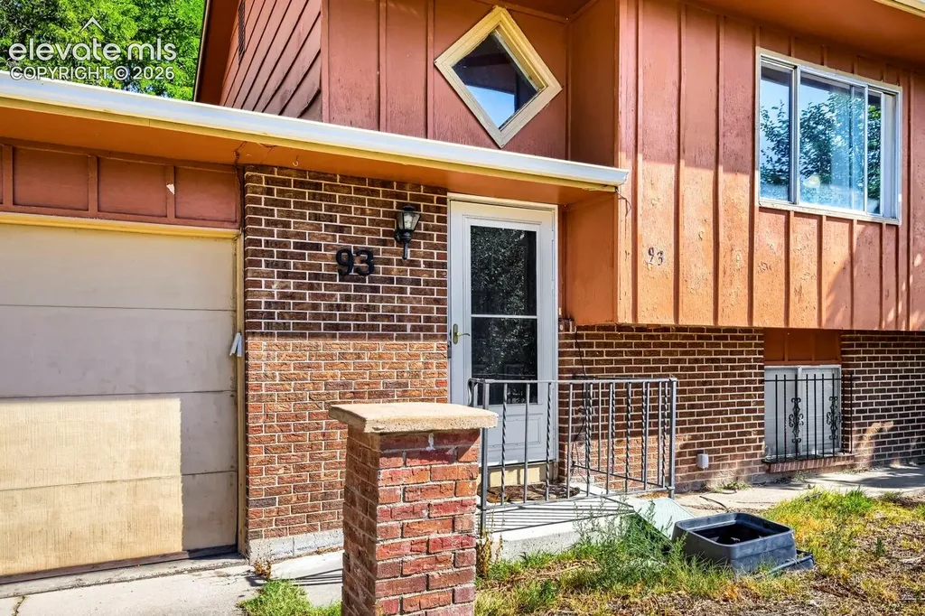 93 Regency Boulevard Pueblo CO 81005