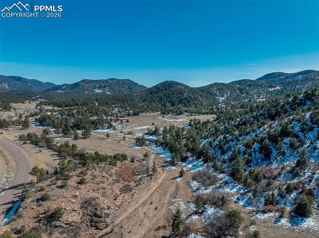221 Chris Crossover Na Canon City CO 81212
