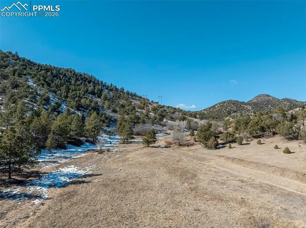 221 Chris Crossover Na Canon City CO 81212