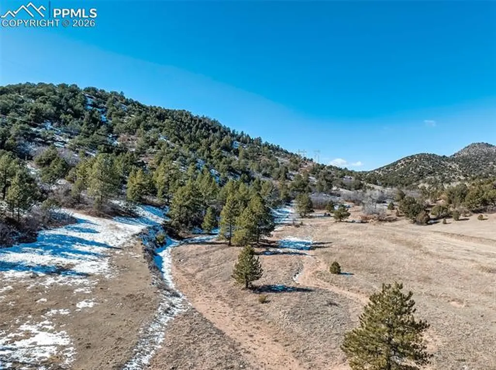 221 Chris Crossover Na Canon City CO 81212