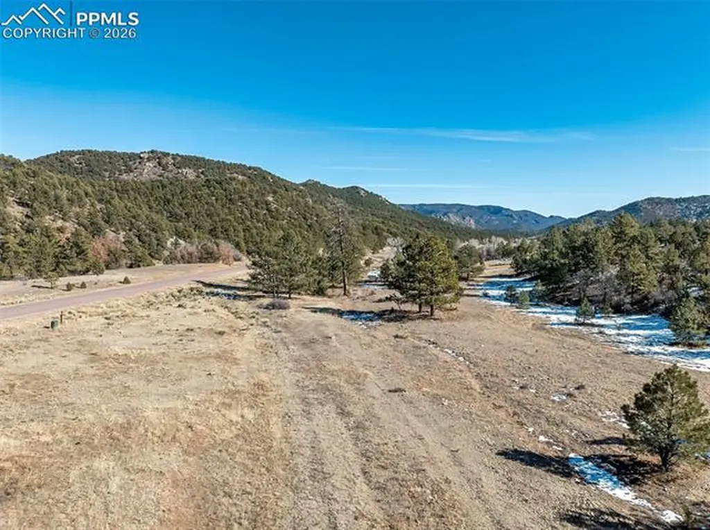 221 Chris Crossover Na Canon City CO 81212