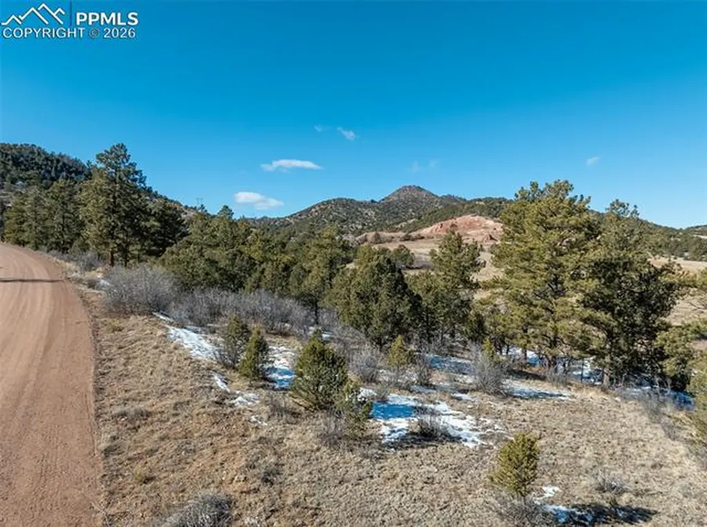 221 Chris Crossover Na Canon City CO 81212