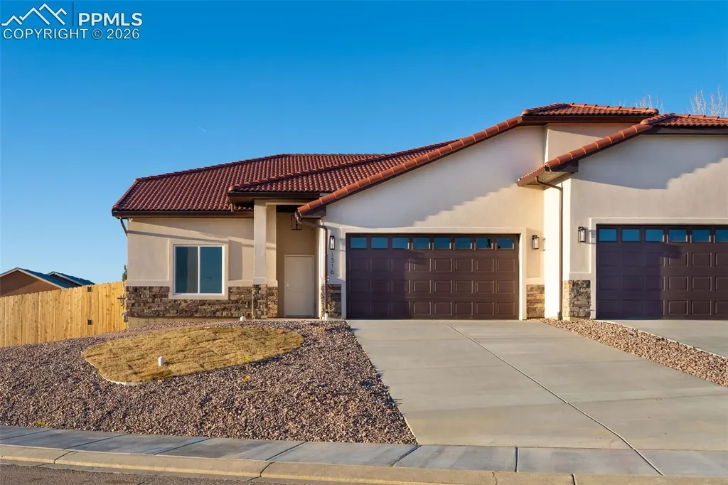 1316 Tierra Berienda Na Pueblo CO 81008