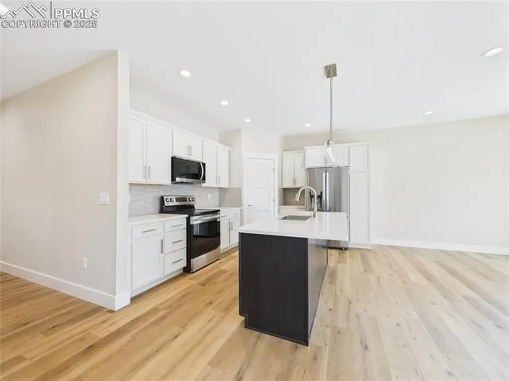 1316 Tierra Berienda Na Pueblo CO 81008