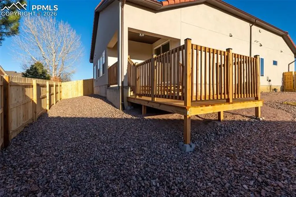 1316 Tierra Berienda Na Pueblo CO 81008