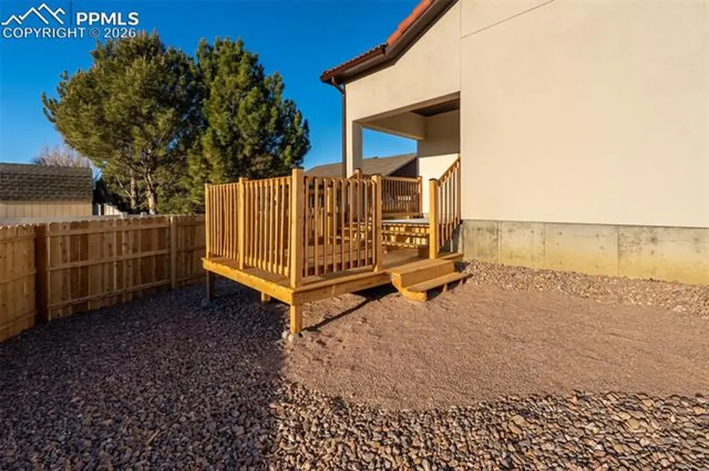 1316 Tierra Berienda Na Pueblo CO 81008