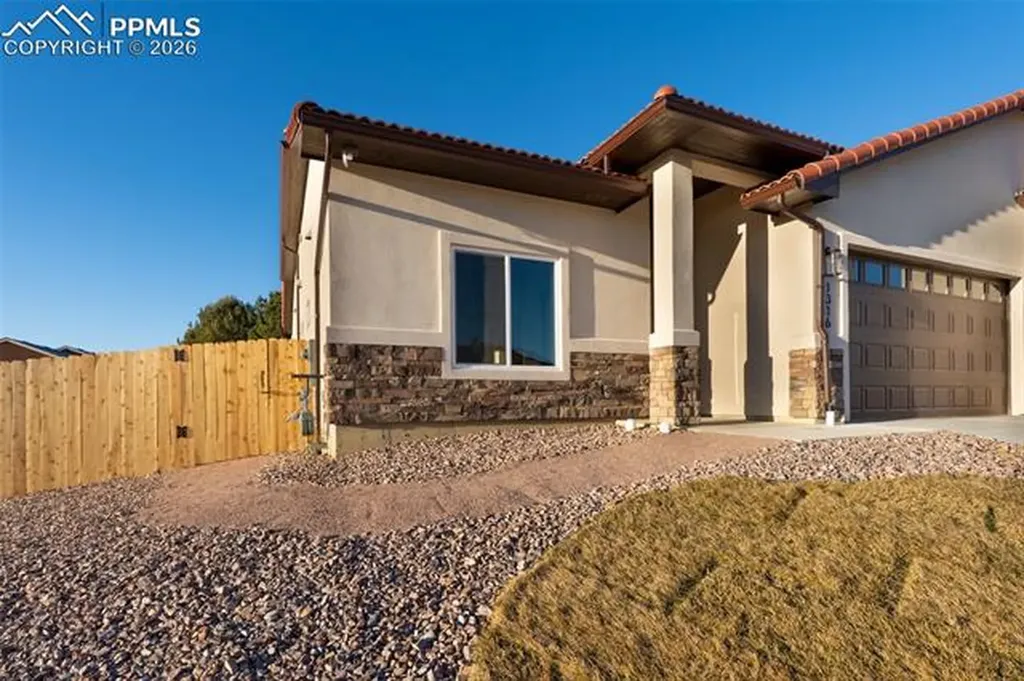 1316 Tierra Berienda Na Pueblo CO 81008