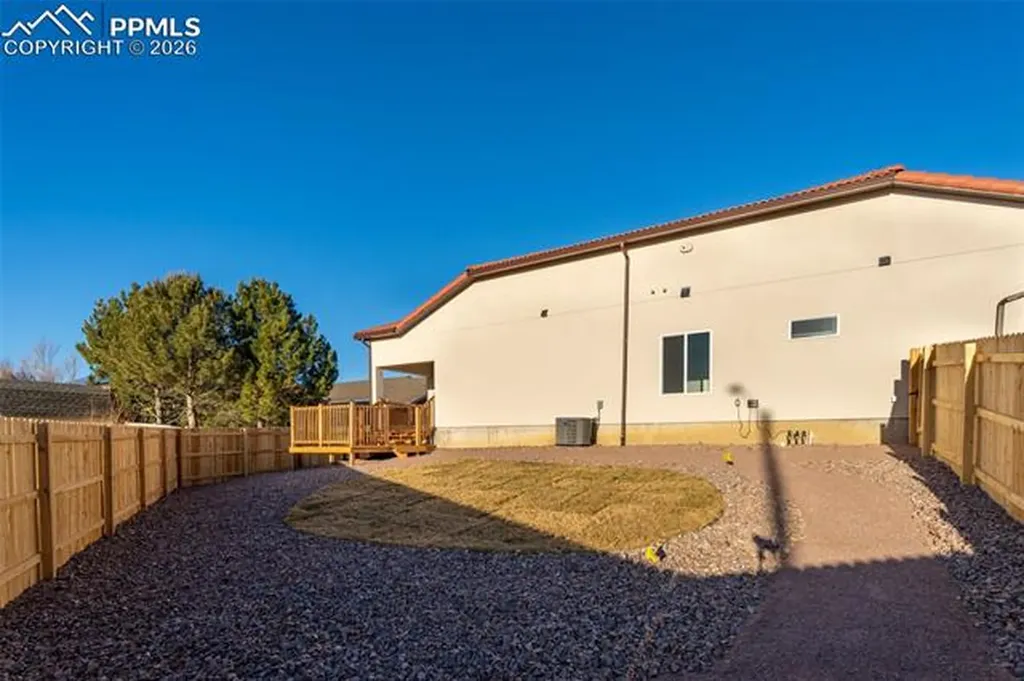 1316 Tierra Berienda Na Pueblo CO 81008