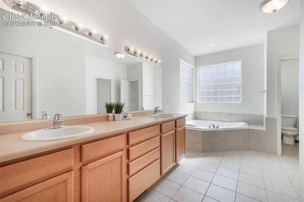 1807 Paseo Del Tesoro Na Pueblo CO 81008