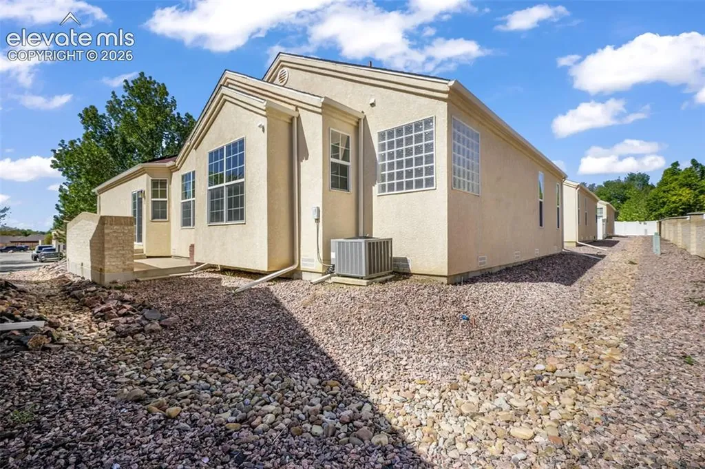 1807 Paseo Del Tesoro Na Pueblo CO 81008