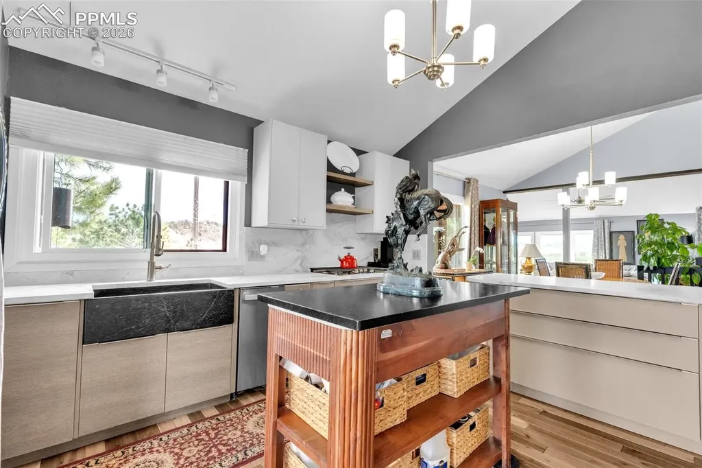 4500 Sentinel Rock Na Larkspur CO 80118