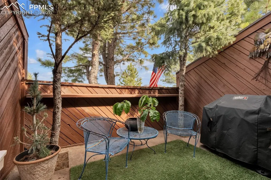 4500 Sentinel Rock Na Larkspur CO 80118