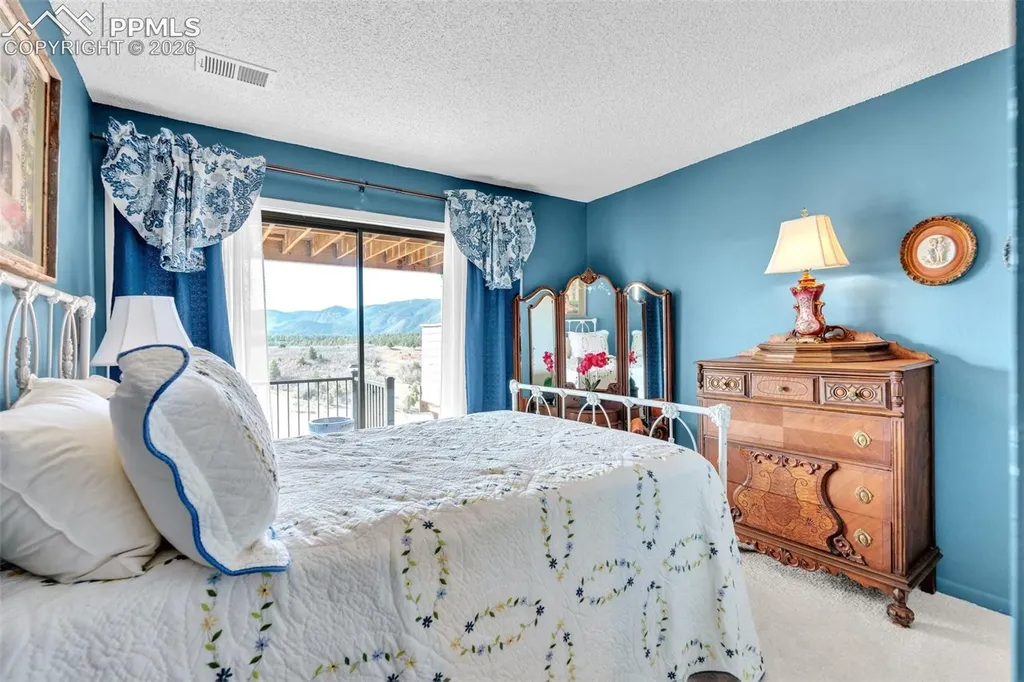 4500 Sentinel Rock Na Larkspur CO 80118
