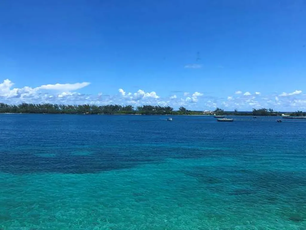 One Bay Street New Providence Paradise Island BS