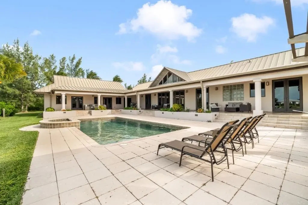 Jasmine Court 54 Grand Bahama Freeport BS