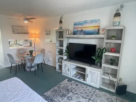 302 Lakeview Manor Grand Bahama Freeport BS