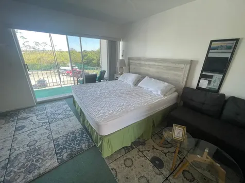 302 Lakeview Manor Grand Bahama Freeport BS