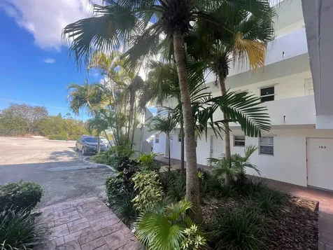 302 Lakeview Manor Grand Bahama Freeport BS