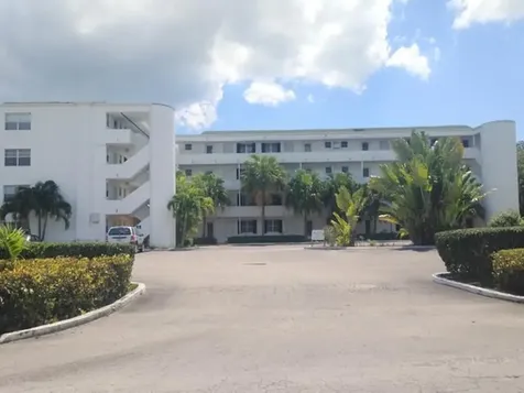 302 Lakeview Manor Grand Bahama Freeport BS