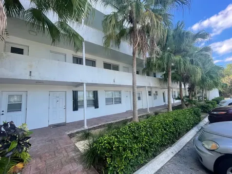 302 Lakeview Manor Grand Bahama Freeport BS