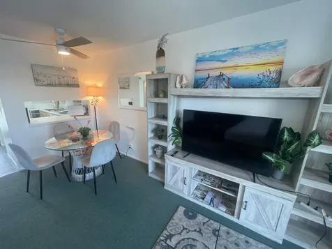 302 Lakeview Manor Grand Bahama Freeport BS