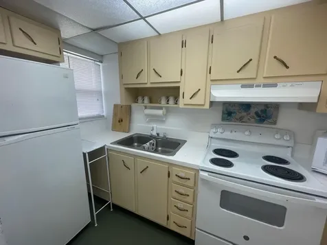 302 Lakeview Manor Grand Bahama Freeport BS