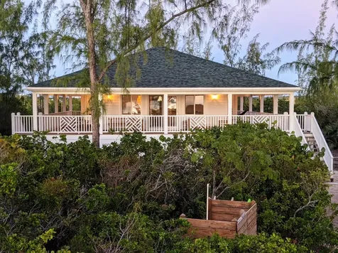 Sleek Beachfront Home Long Island BS