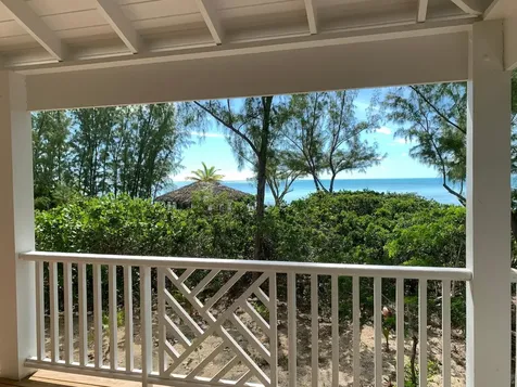 Sleek Beachfront Home Long Island BS