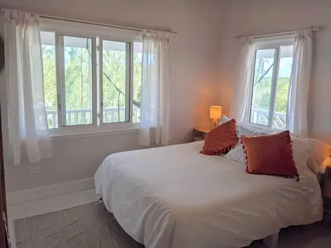 Sleek Beachfront Home Long Island BS