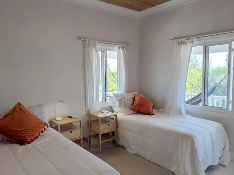 Sleek Beachfront Home Long Island BS