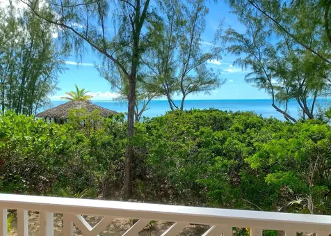 Sleek Beachfront Home Long Island BS