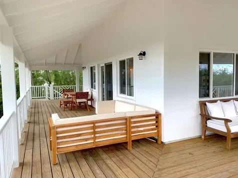 Sleek Beachfront Home Long Island BS