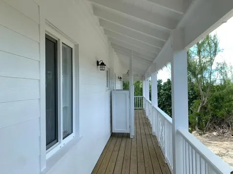 Sleek Beachfront Home Long Island BS