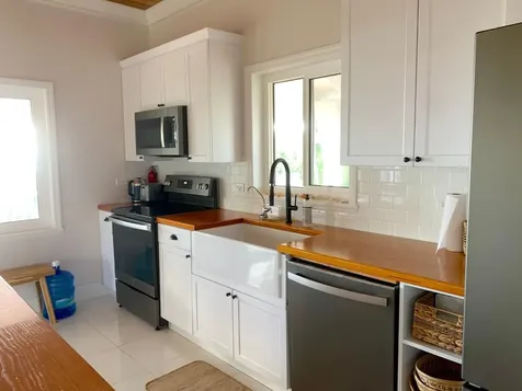 Sleek Beachfront Home Long Island BS