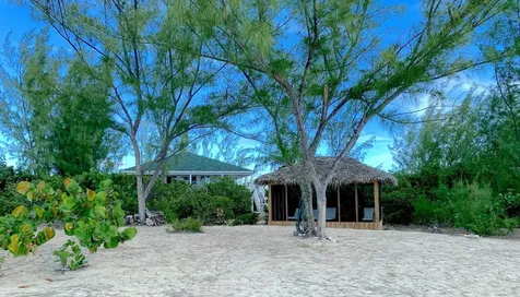 Sleek Beachfront Home Long Island BS