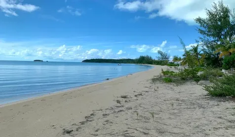 Sleek Beachfront Home Long Island BS
