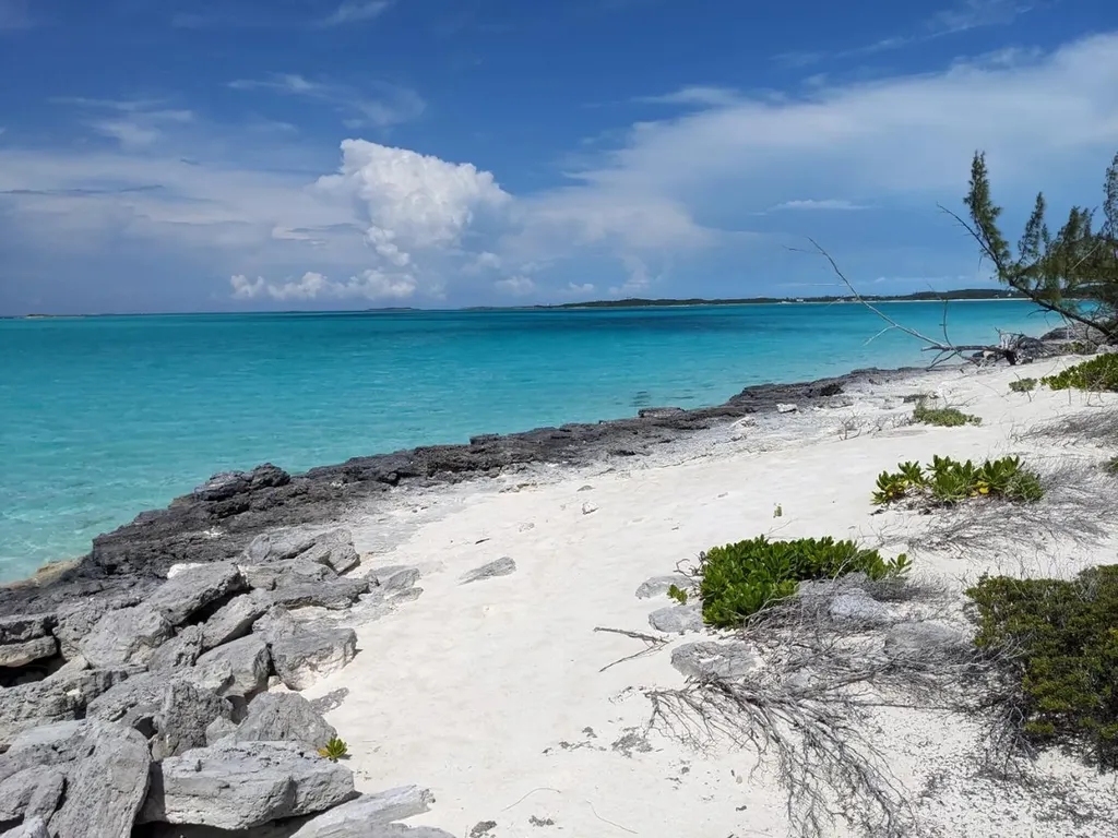 Queen's Highway 4-2 Exuma BS