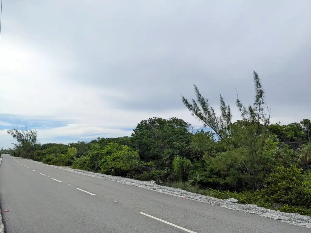 Queen's Highway 4-2 Exuma BS