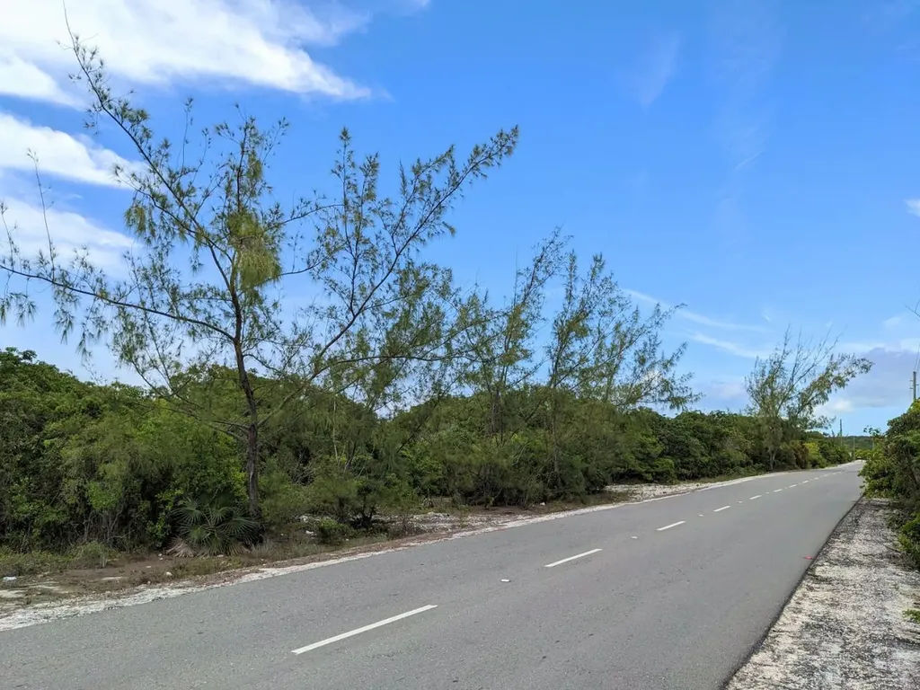 Queen's Highway 4-2 Exuma BS