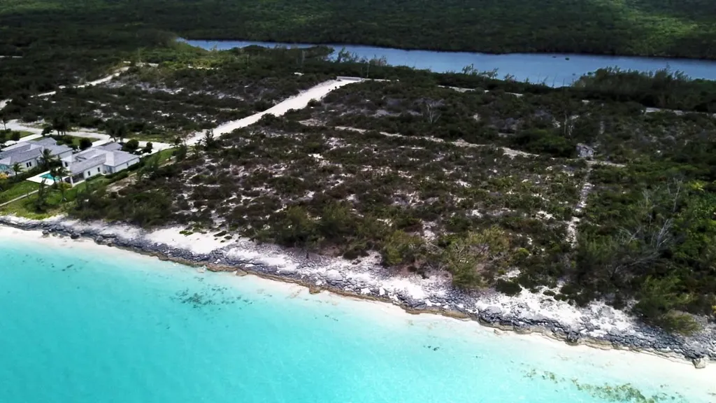 Queen's Highway 4-2 Exuma BS