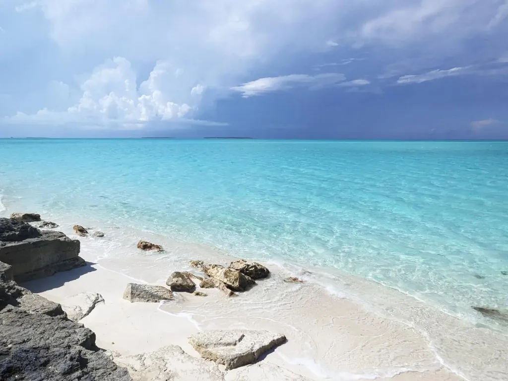 Queen's Highway 4-2 Exuma BS