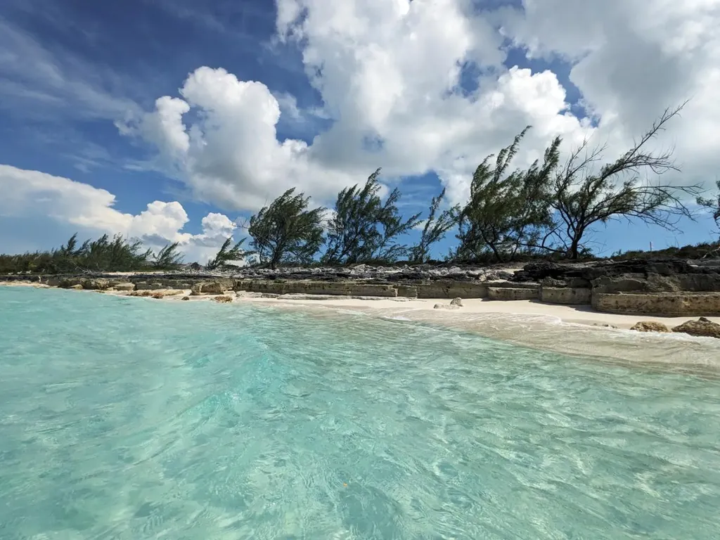 Queen's Highway 4-2 Exuma BS