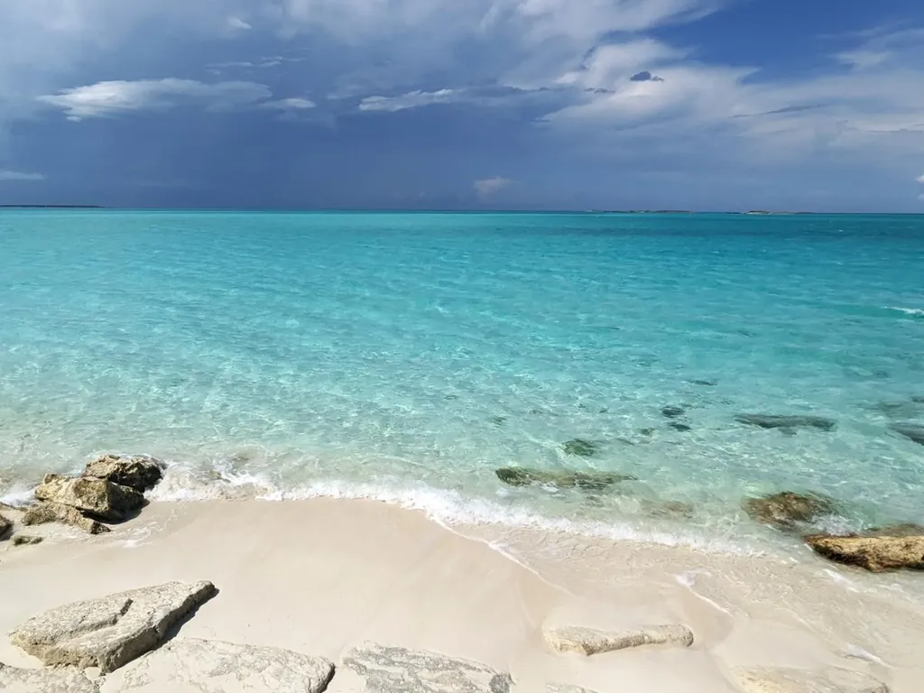 Queen's Highway 4-2 Exuma BS