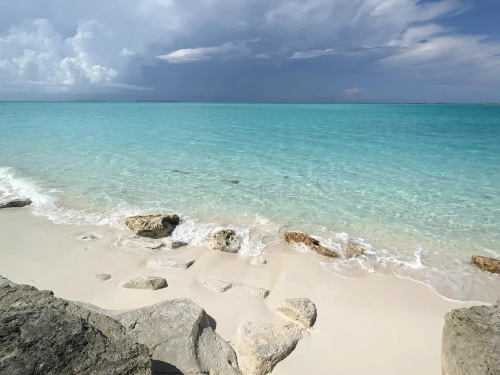 Queen's Highway 4-2 Exuma BS