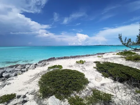 Queen's Highway 4-2 Exuma BS