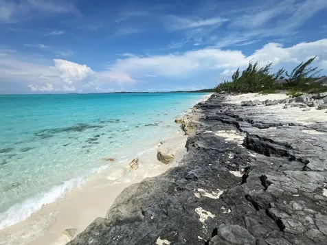 Queen's Highway 4-2 Exuma BS