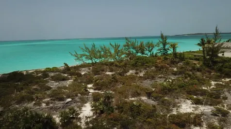 Queen's Highway 4-2 Exuma BS