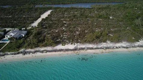 Queen's Highway 4-2 Exuma BS