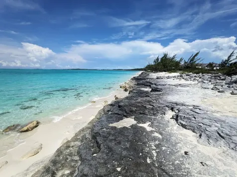 Queen's Highway 4-2 Exuma BS