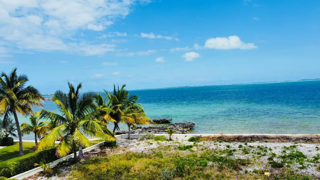 Sunrise Moon 18 Abaco BS